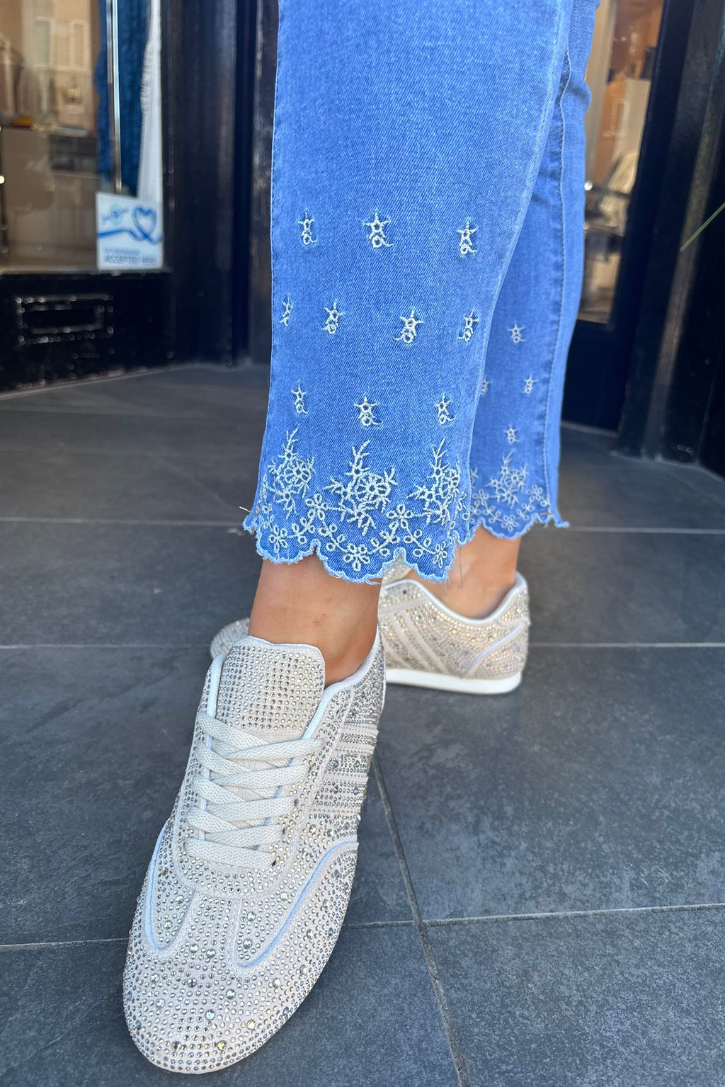 Voggo White Scallop Embroidered Ankle Grazer Blue Jeans