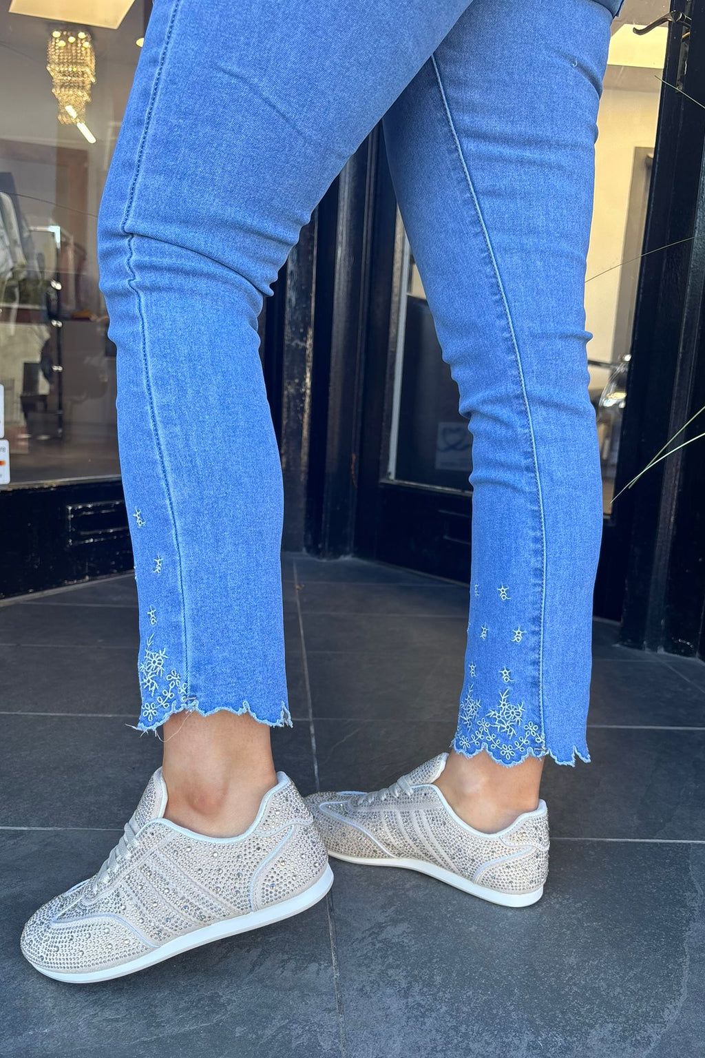 Voggo White Scallop Embroidered Ankle Grazer Blue Jeans